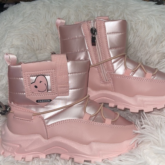 BRAND NEW Baby Pink Boots - Picture 1 of 3